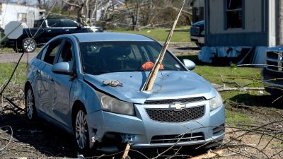 Видео мощных торнадо: последствия разрушений запечатлели в трёх штатах США