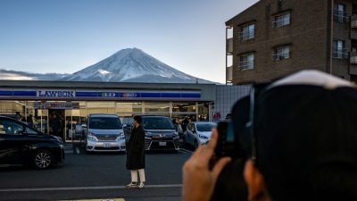 Популярный вид на гору Фудзи закроют от туристов забором