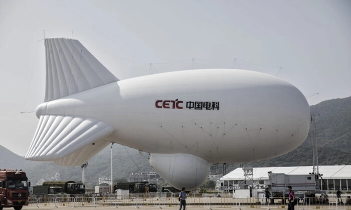 Дирижабль компании China Electronics Technology Group Corp. (CETC) на Китайской международной авиационной и аэрокосмической выставке в Чжухае, Китай, 31 октября 2016 года. (Qilai Shen/Bloomberg via Getty Images) | Epoch Times Россия