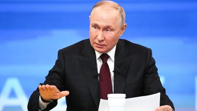 Путин потребовал облегчить школьную нагрузку и пореже проверять качество знаний