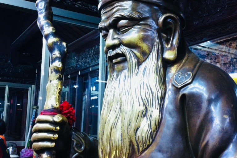 Все мысли, слова и поступки людей находятся под бдительным оком Небес. Поэтому никогда нельзя совершать аморальные поступки. (Shutterstock) Бог Земли помог полиции поймать вора