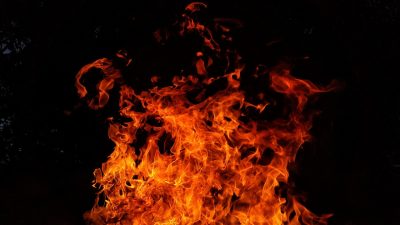 Три человека погибли на горящем заводе в Воронеже