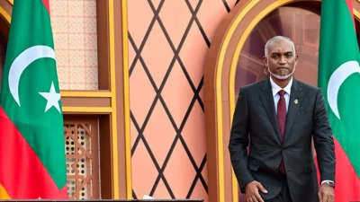 Китай отправил более 1 млн бутылок воды из тибетского ледника на пересохшие Мальдивы на фоне растущих двусторонних связей