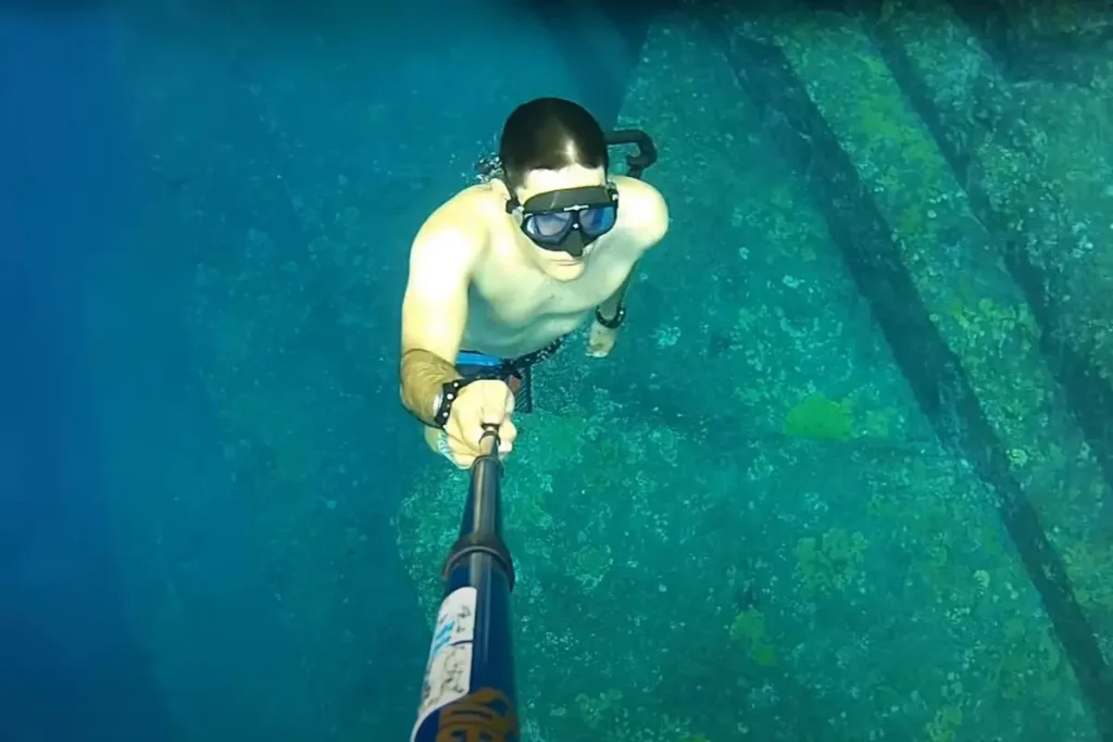 В поисках акул дайвер наткнулся на 5000-летние подводные руины