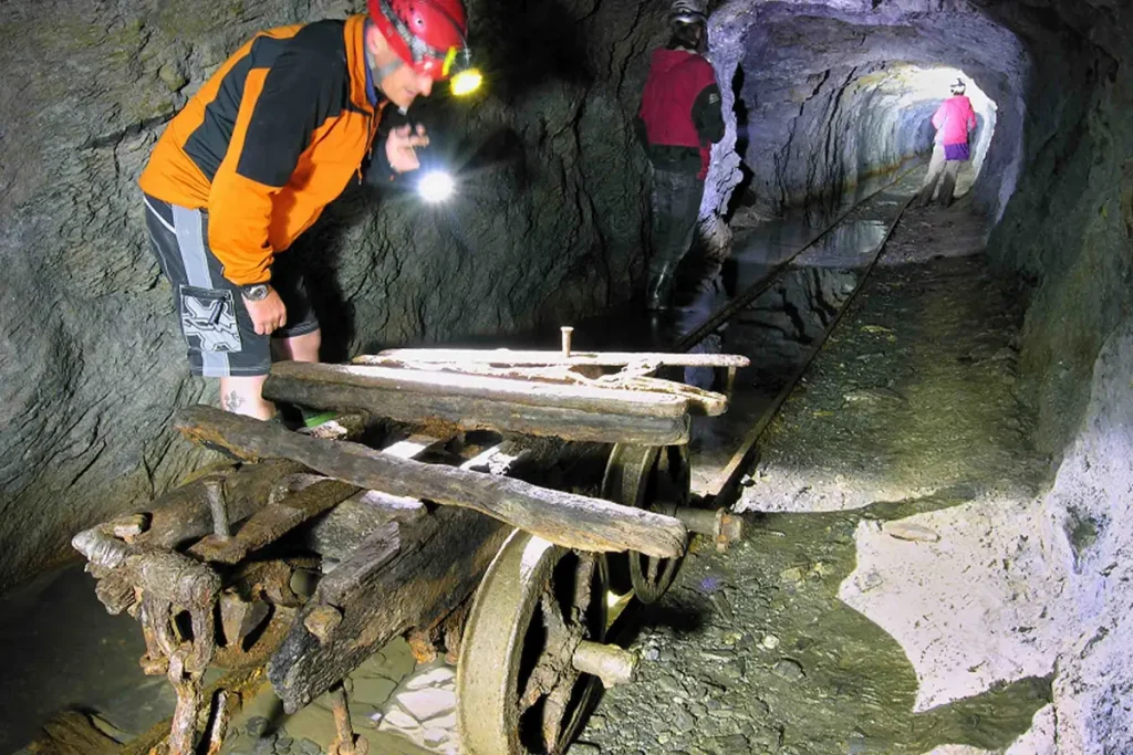 Самый глубокий отель в мире находится внутри заброшенной сланцевой шахты