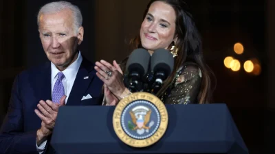 Администрация Байдена добивается тюремного заключения для похитительницы дневника Эшли Байден