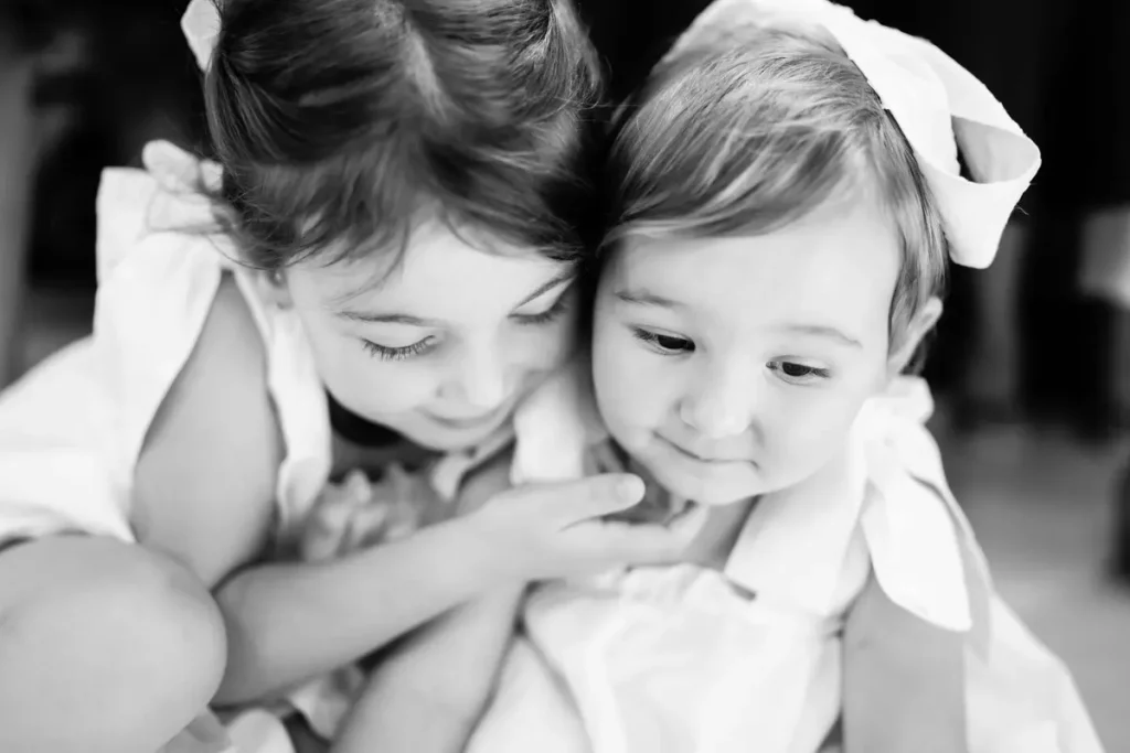 Отец-фотограф позволил девятилетней дочери провести свадебную фотосессию — результаты поразили всех