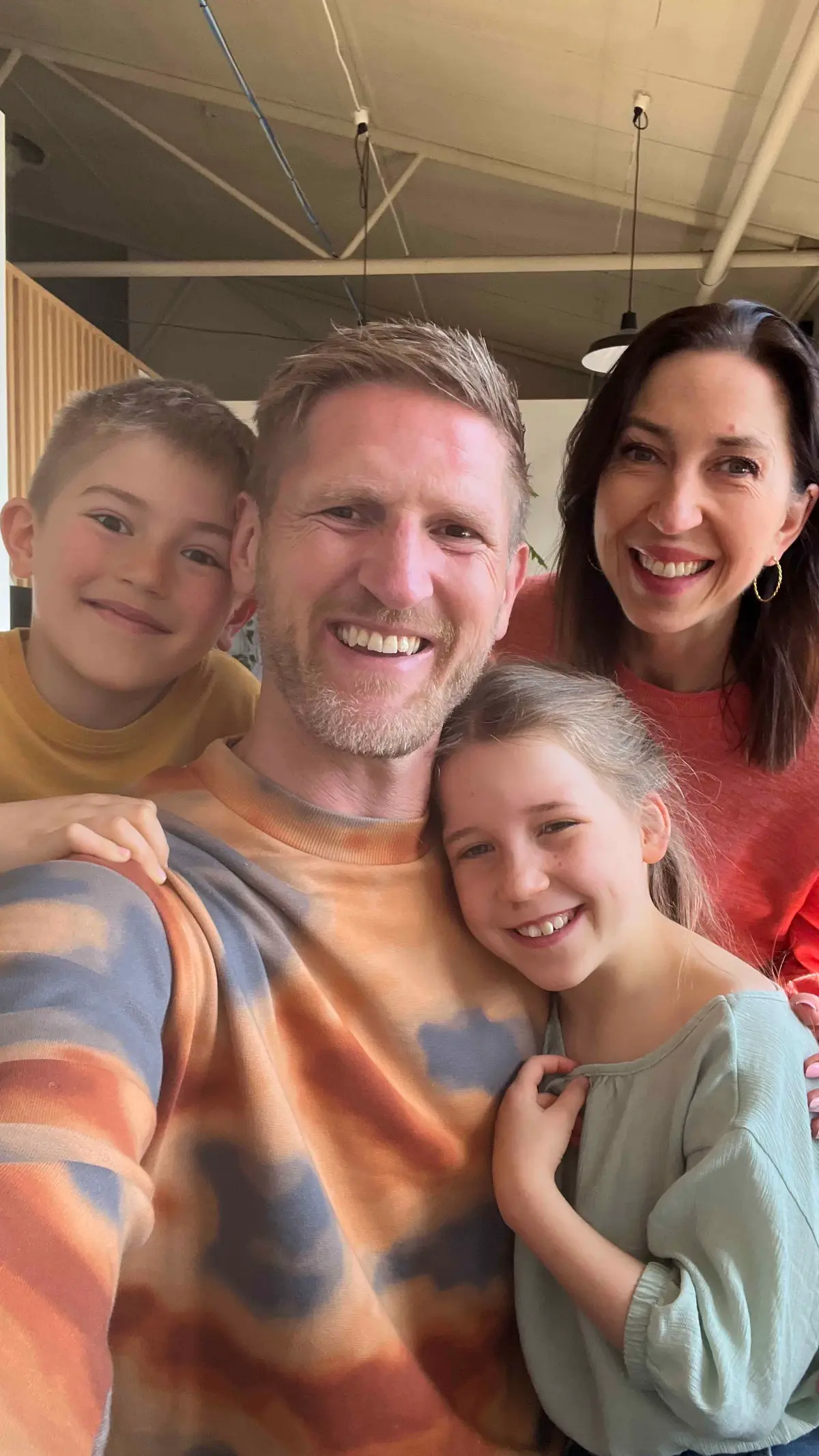 Отец-фотограф позволил девятилетней дочери провести свадебную фотосессию — результаты поразили всех