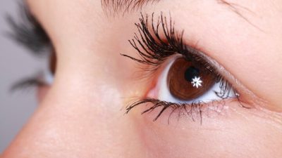 Офтальмолог развеяла миф об ухудшении зрения из-за гаджетов