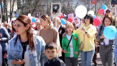 Более 100 тысяч жителей Кузбасса провели шествие «Бессмертного полка» (видео)