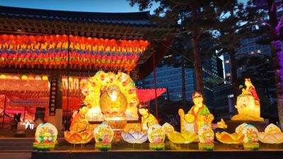 В Южной Корее проходит фестиваль лотосовых фонарей в честь Дня рождения Будды (видео)