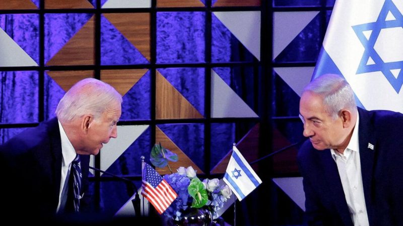 Президент США Джо Байден принимает участие во встрече с премьер-министром Израиля Биньямином Нетаньяху в Тель-Авиве, Израиль, 18 октября 2023 года. (Evelyn Hockstein/Reuters) | Epoch Times Россия