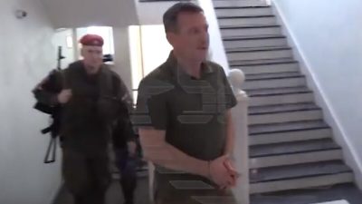 «Шоу, да?» Генерал Попов прибыл в военный суд в наручниках