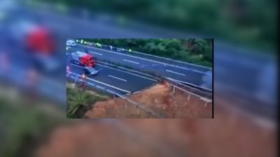 Скоростная магистраль обрушилась в Китае, погибли 19 человек (видео)