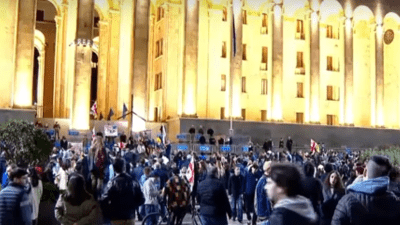 В Тбилиси всю ночь продолжались бурные протесты против закона об иноагентах (видео)