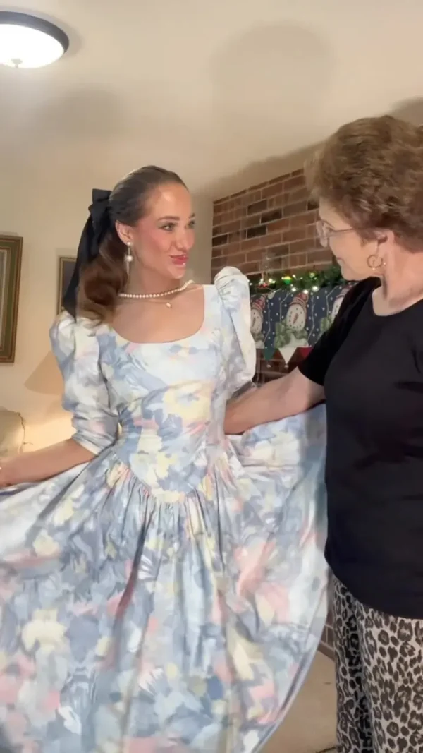 Внучка примеряет винтажные платья 84-летней бабушки: видео завирусились