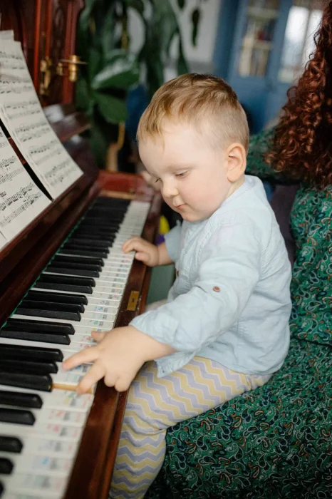 Гавриил: поклонники 2-летнего пианиста в России говорят, что он станет вторым Моцартом