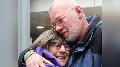 Трогательная встреча брата и сестры после 45 лет жизни на разных континентах