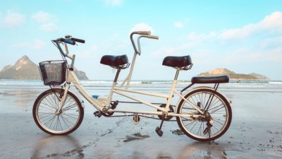 Тандемная езда на велосипеде улучшает самочувствие людей с болезнью Паркинсона