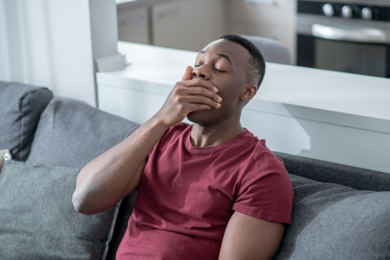 Предотвращение и раннее выявление инсульта: ключевые признаки и практические советы