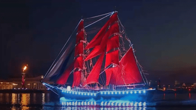 Тысячи выпускников в Санкт-Петербурге пришли на юбилейный фестиваль «Алые паруса» (видео)