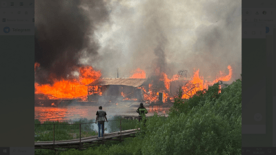 Лодочный посёлок БАМ загорелся под Москвой (видео)