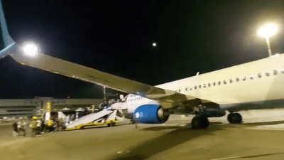 У самолёта «Победы» Boeing 737-800 треснуло лобовое стекло во время полёта