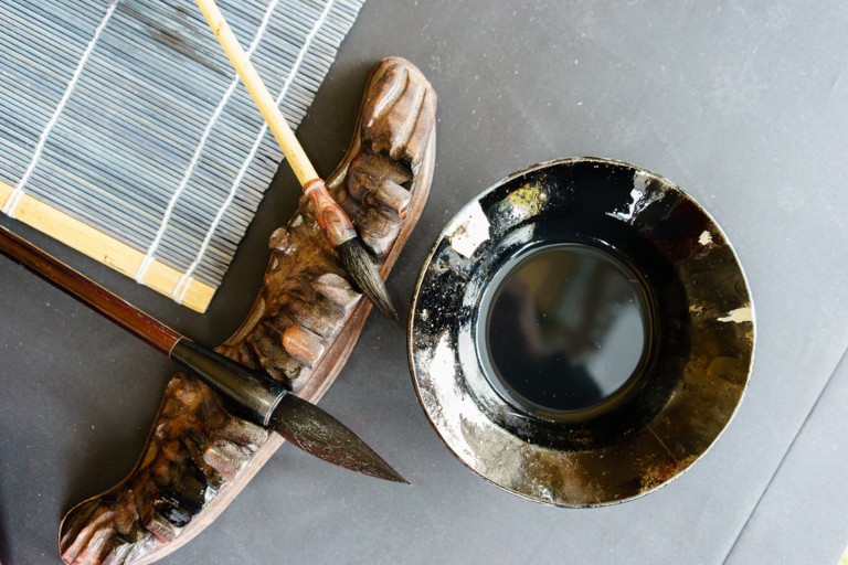 Узнав, что учёный может вести бухгалтерию, хозяин трактира предложил ему работу. (Image: Vietnam stock photos via Shutterstock) Древний Китай: как трое праведных мужчин помогли друг другу в сложнейших ситуациях