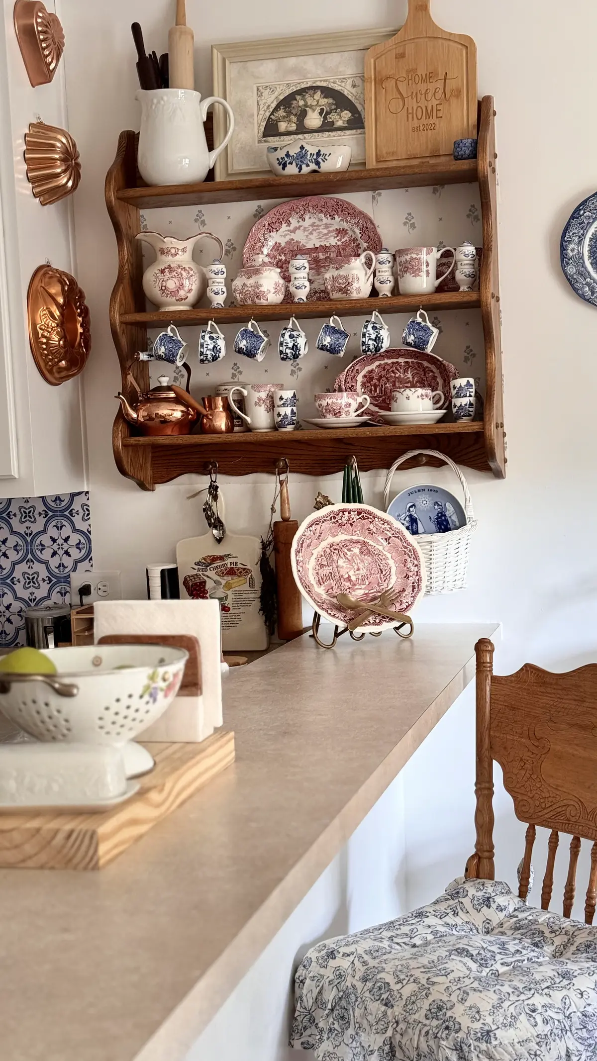 Молодые супруги превратили свой дом в винтажный коттедж и предпочитают неспешный образ жизни