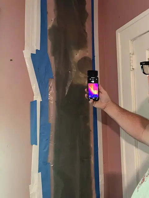 Ребёнок жаловался на монстров в стенах спальни. Вскрыв их, родители ужаснулись