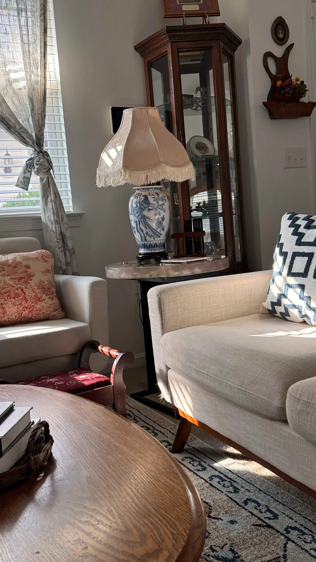 Молодые супруги превратили свой дом в винтажный коттедж и предпочитают неспешный образ жизни