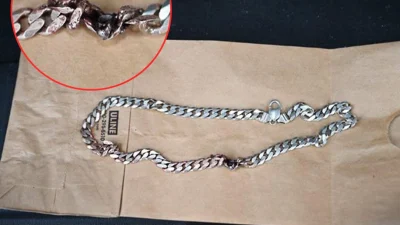 Родился в рубашке: мужчина «поймал» пулю, выпущенную в него в упор