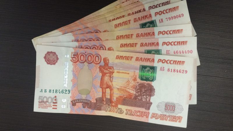 Путин ограничил плавающие ставки по кредитам населению рубли