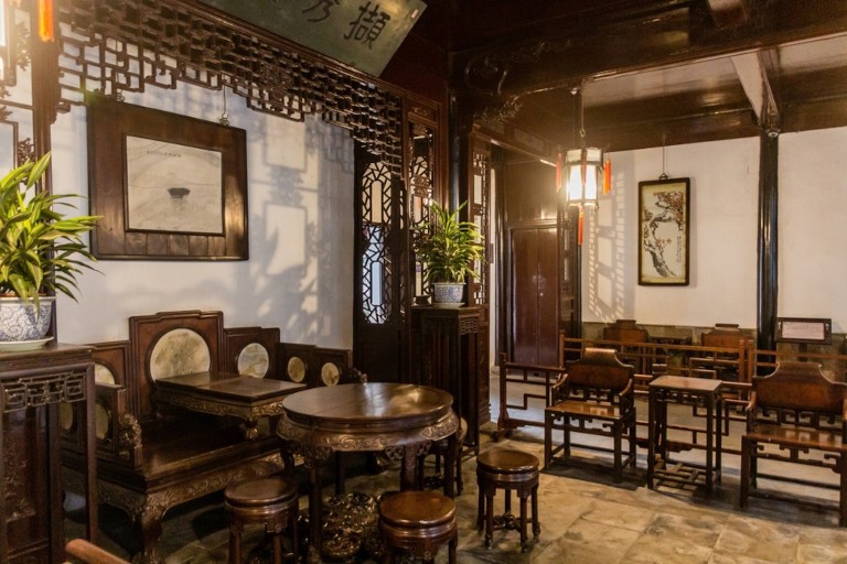 Остановившись в постоялом дворе, он услышал душераздирающие крики матери и дочери неподалёку. (Matyas Rehak/Shutterstock) Бескорыстные поступки приносят невообразимые блага