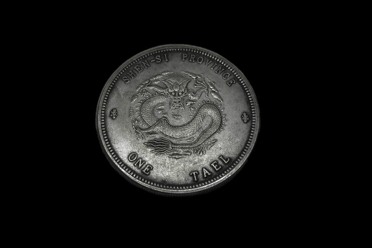 Чэнь сразу же предложил разделить деньги с Лу, но тот отказался. (Watcharin Tiawiset via Shutterstock) Рассказы из династии Мин: награда за добродетель и наказание за жадность