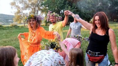 На Ивана Купалу в Крыму плели венки и прыгали через костёр