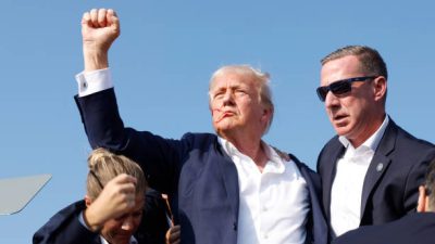 На Дональда Трампа в Пенсильвании совершено покушение. Трамп легко ранен, стрелявший и один из зрителей убиты