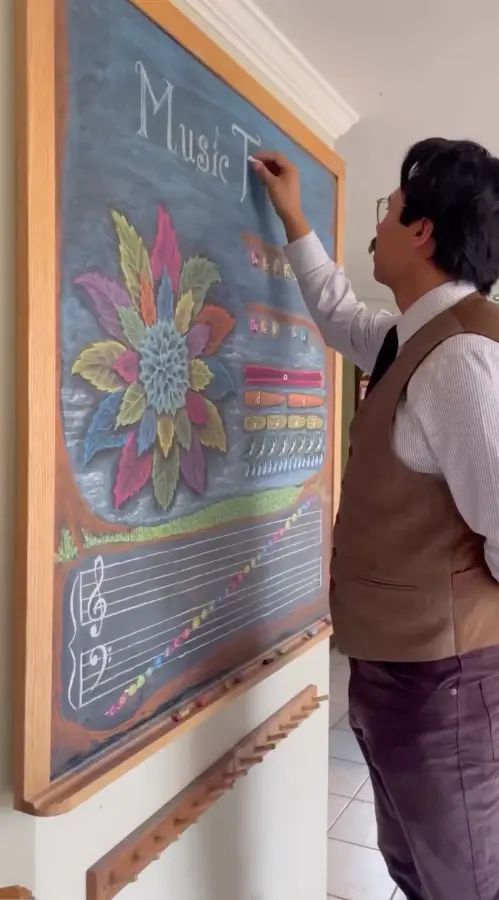 Добрые рисунки морского пехотинца вдохновляют детей всего мира любить прекрасное в искусстве