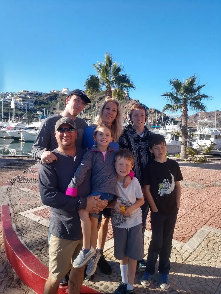 Мама не даёт сыновьям телефоны, пока они не выполнят 5 заданий