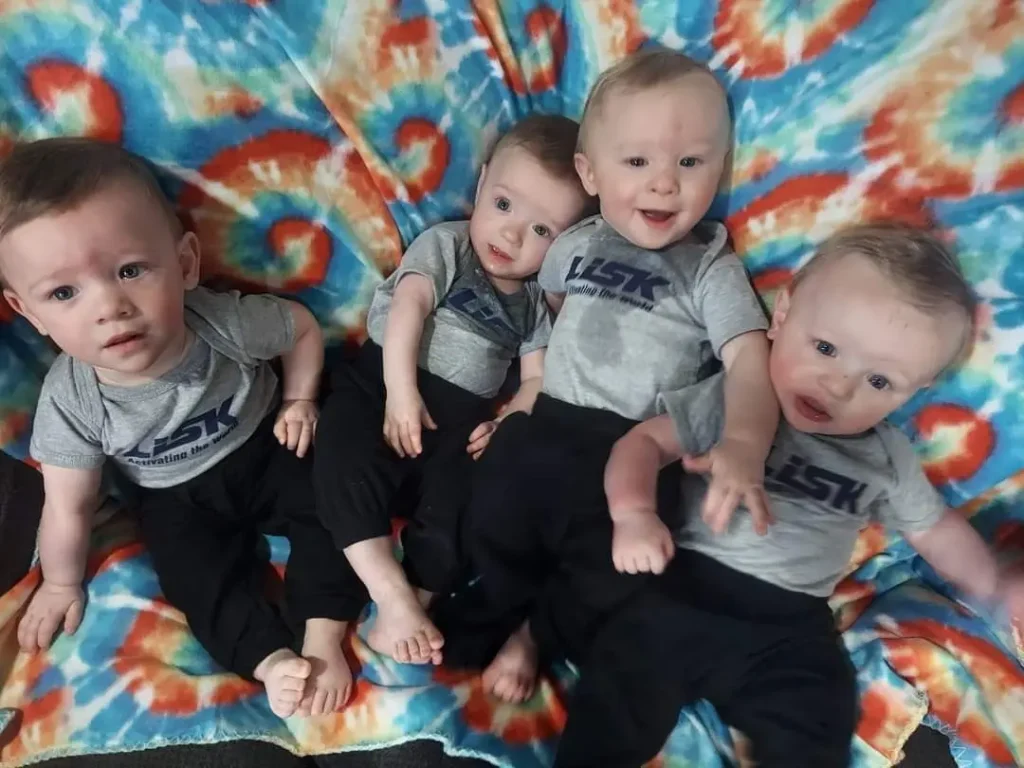 После потери четверых детей женщина родила четверняшек. От судьбы не уйдёшь!