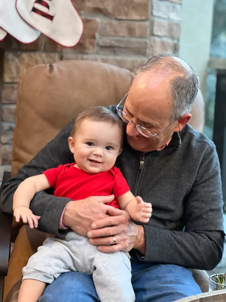 Уокер со своим дедушкой Нилом Дагганом. (Courtesy of Jamie Stransky) Крепкая дружба внука и деда