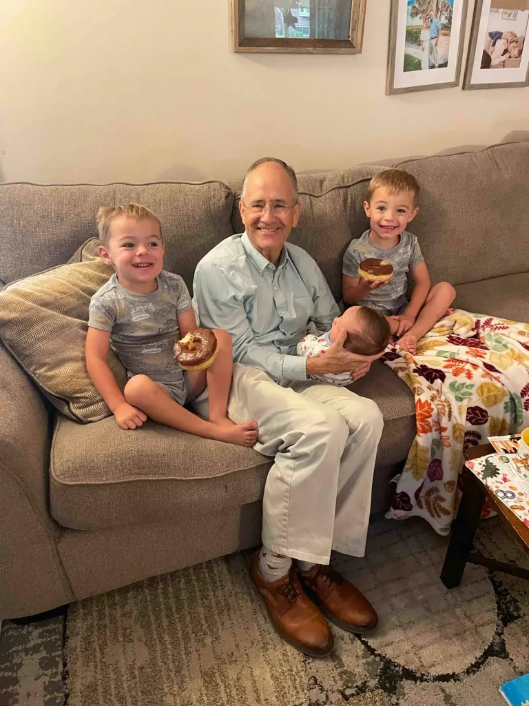 (Courtesy of Jamie Stransky) Крепкая дружба внука и деда