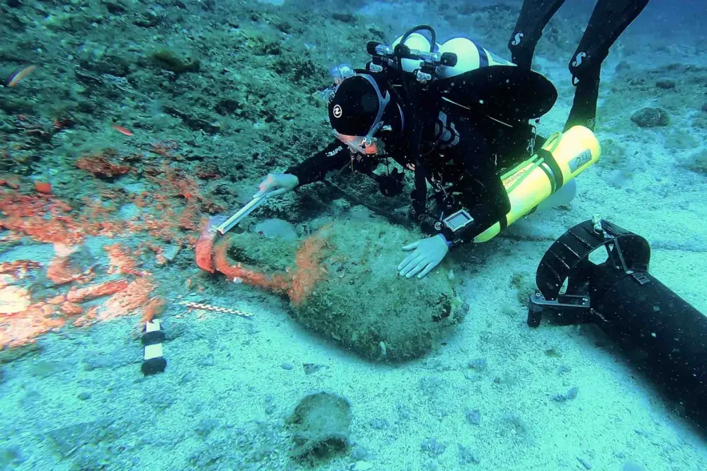 У берегов Греции обнаружен затонувший 2000 лет назад корабль с артефактами римской эпохи