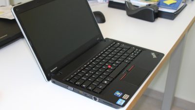 Омские приставы повесили на первоклассницу долг «какого-то Мустафы»