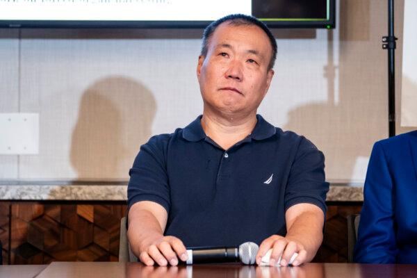 Ченг Пеймин, практикующий Фалуньгун, которому в Китае принудительно удалили часть печени и лёгкого, на пресс-конференции в Вашингтоне 9 августа 2024 года. (Madalina Vasiliu/The Epoch Times) Австралия начинает борьбу с насильственным извлечением органов в Китае