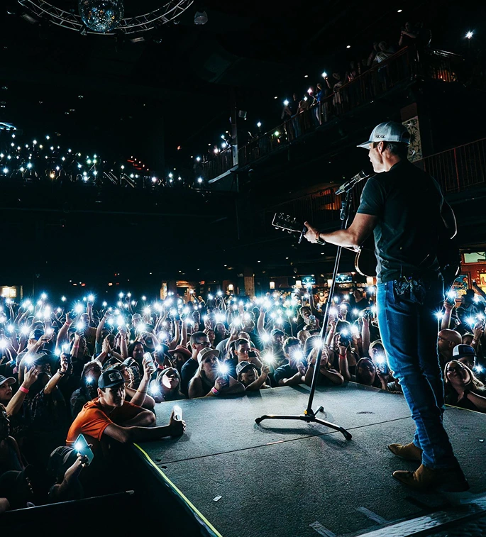 Река продолжает течь несмотря на многочисленные препоны