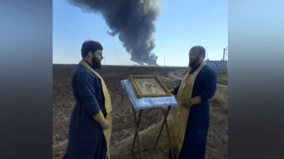 Священников привлекли к тушению пожара на горящей нефтебазе в Ростовской области