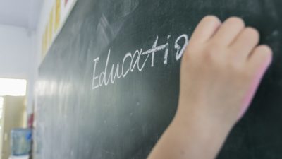 Инновационное преподавание обернулось депортацией для учителя в Китае