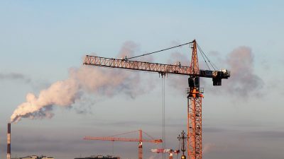 Стройки замедляются, кредиты растут: что происходит на рынке жилья?