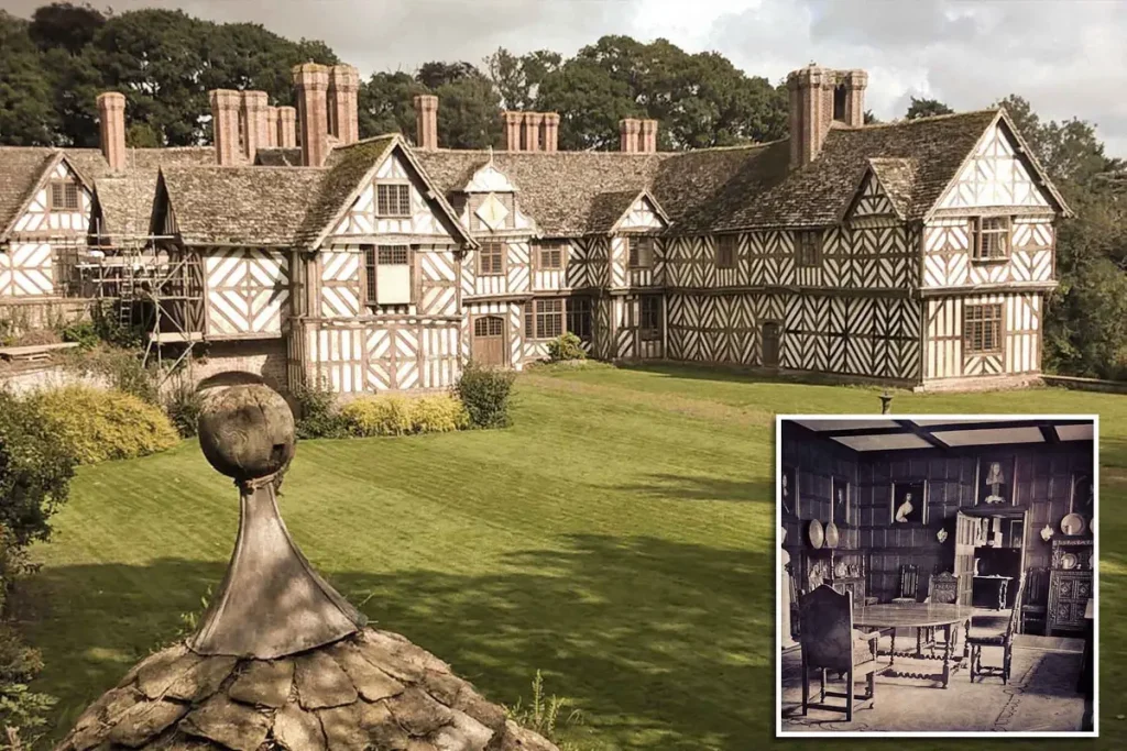 Поместье Питчфорд; (Вставка) Старая фотография интерьера до продажи поместья. (Courtesy of Pitchford Estate) Супруги купили заброшенный 500-летний дом — и вот какой он стал после грандиозного ремонта